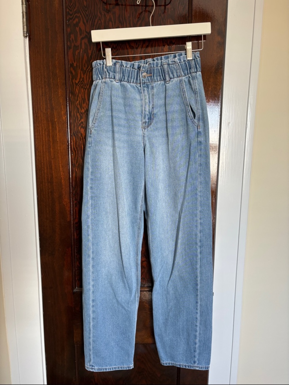 Light Blue Women's Relaxed High-Waist Mom Jeans Elastic Waistband Zip Up